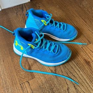 Boys UnderArmour Basketball Sneakers